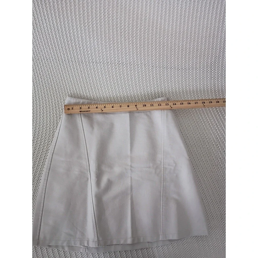ZARA Cream Faux Leather Mini Skirt Side Zip A-Line Off White Vegan‎ Leather S
